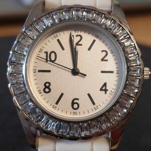 🦋10/$20🦋 Silver/Rhinestone White Silicone Women's Watch